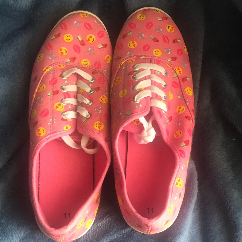Pink emoji canvas shoes